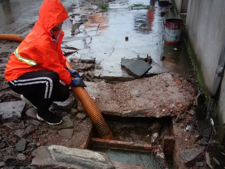 柘荣专业清理污水池 炜誉市政以规范流程守护城市 “肠道”